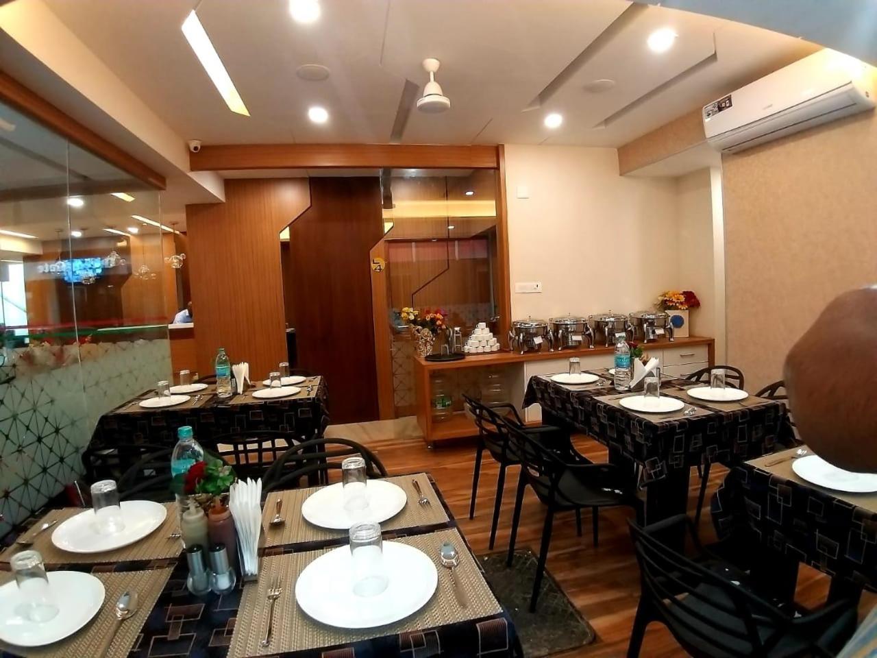 Grand Elegant Hotel Madras Buitenkant foto