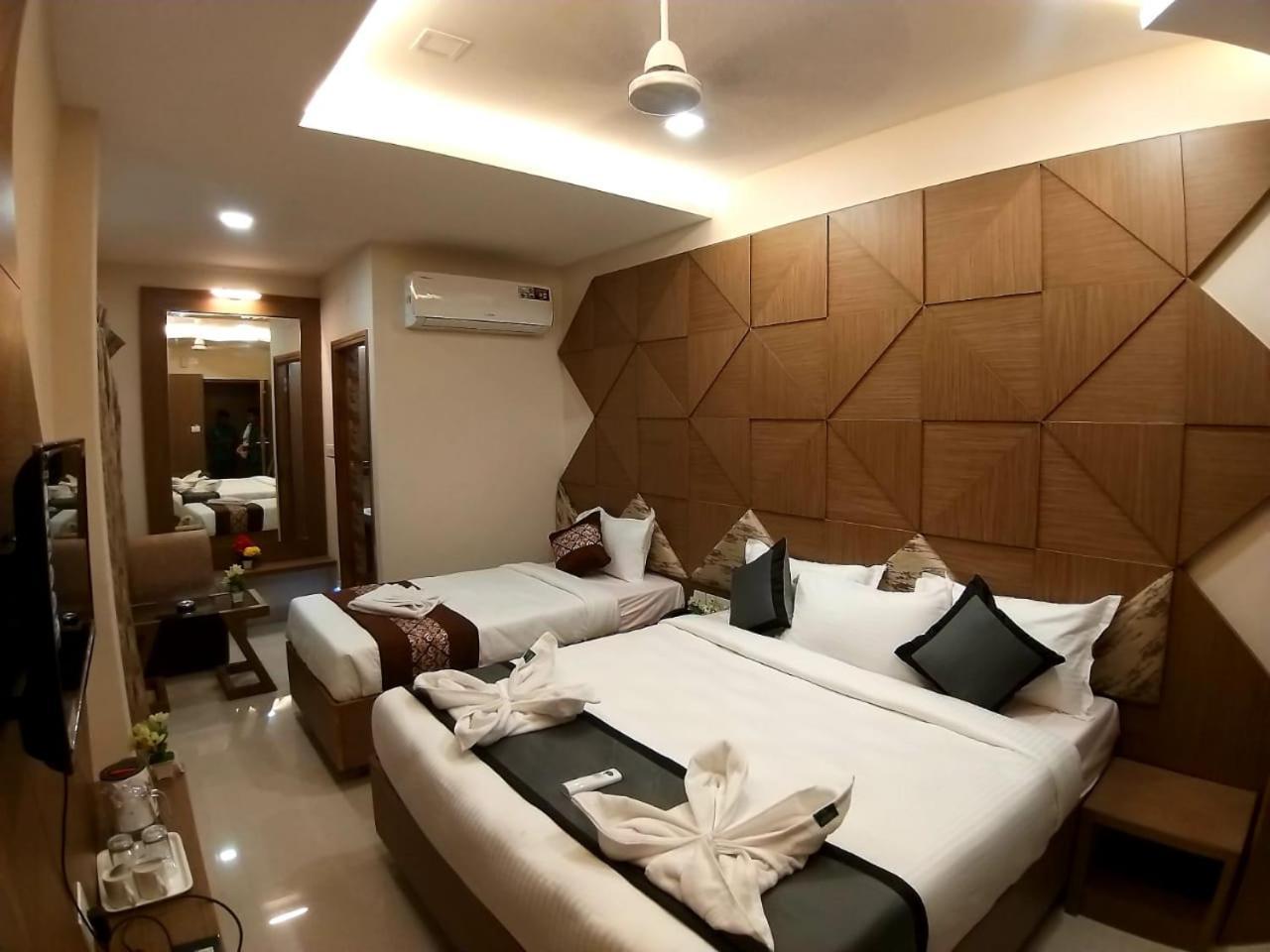 Grand Elegant Hotel Madras Buitenkant foto