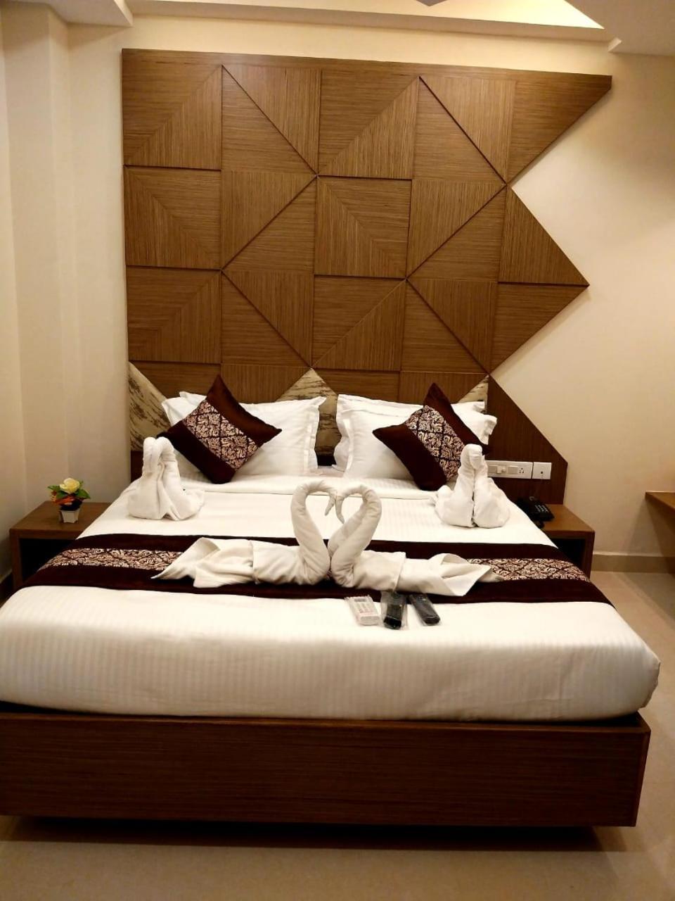 Grand Elegant Hotel Madras Buitenkant foto