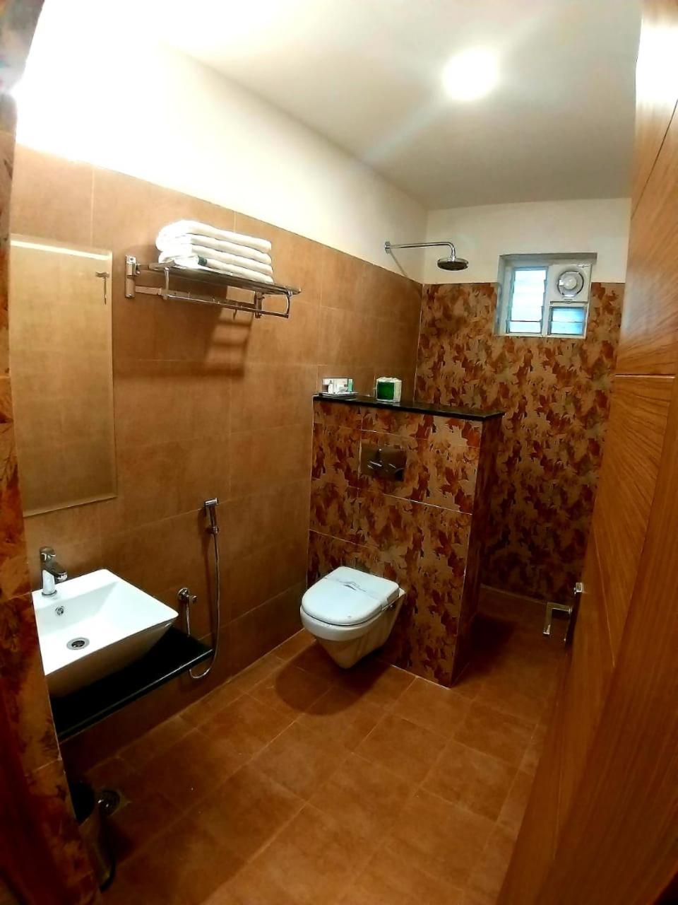 Grand Elegant Hotel Madras Buitenkant foto